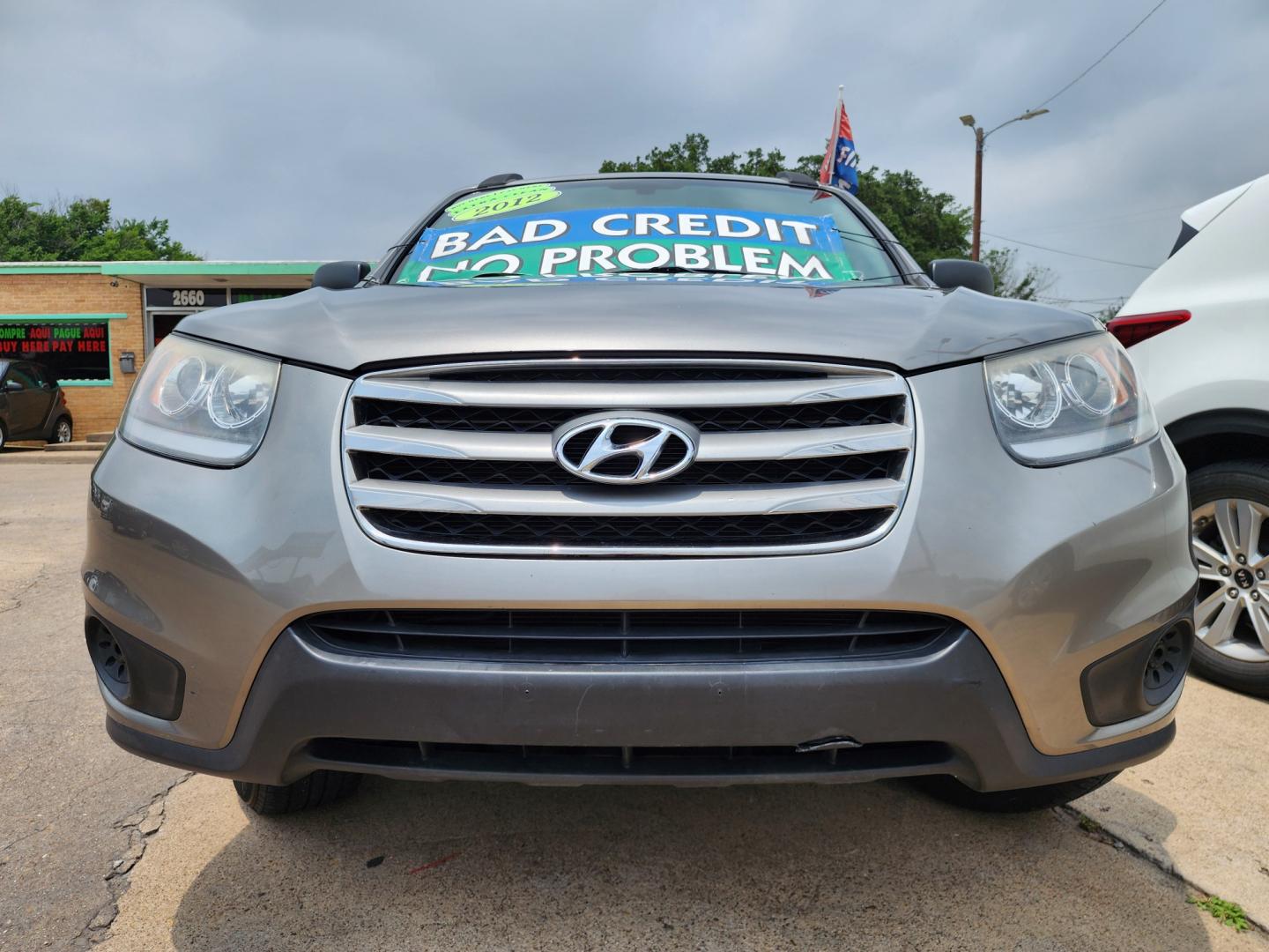 2012 GRAY Hyundai Santa Fe FE GLS (5XYZGDAB0CG) , AUTO transmission, located at 2660 S.Garland Avenue, Garland, TX, 75041, (469) 298-3118, 32.885551, -96.655602 - Welcome to DallasAutos4Less, one of the Premier BUY HERE PAY HERE Dealers in the North Dallas Area. We specialize in financing to people with NO CREDIT or BAD CREDIT. We need proof of income, proof of residence, and a ID. Come buy your new car from us today!! This is a very clean 2012 HYUNDAI SAN - Photo#9